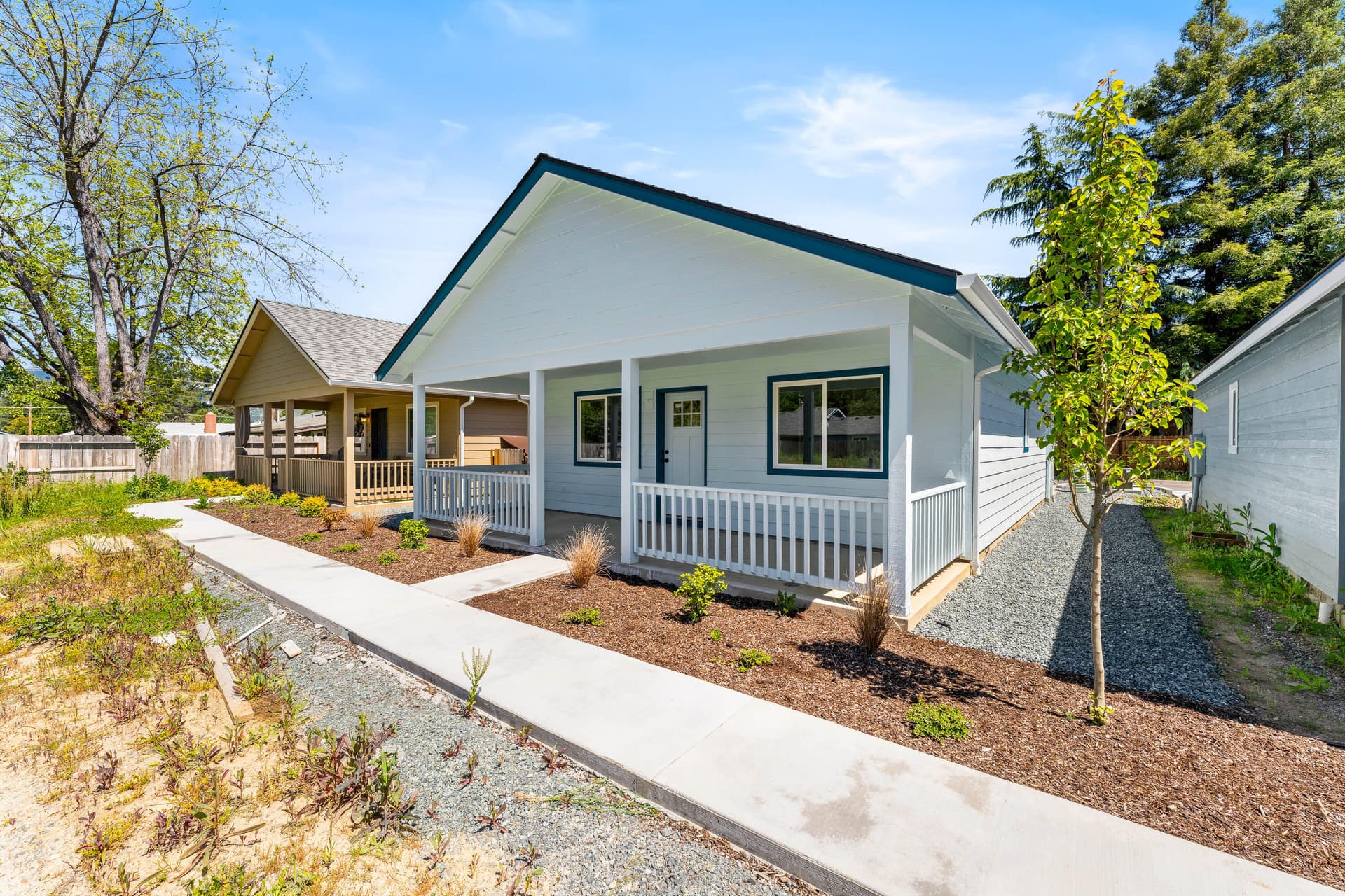 04-EXT (4 of 6). Photo 4 of 27, 1407 Fruitdale Drive Unit UNIT 2, Grants Pass, OR 97527