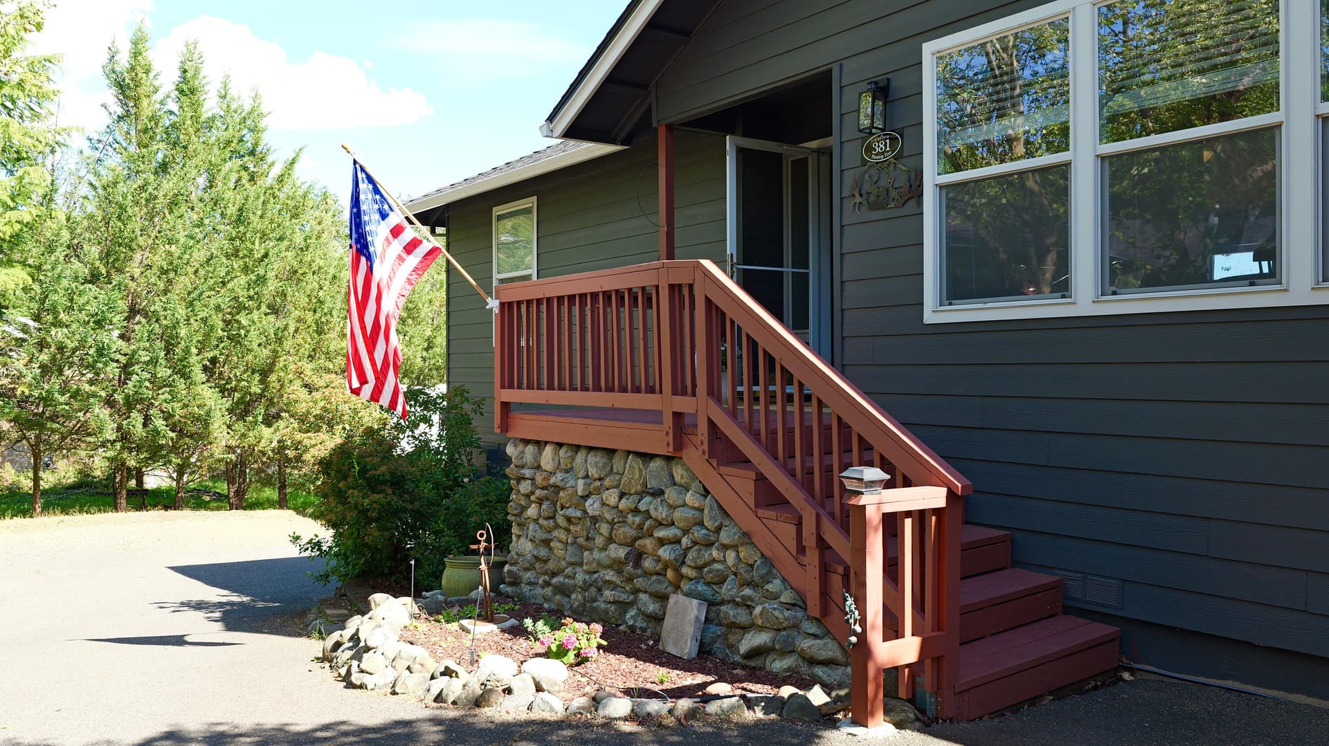 Front Entrance. Photo 5 of 66, 381 Pinetop Terrace, Shady Cove, OR 97539