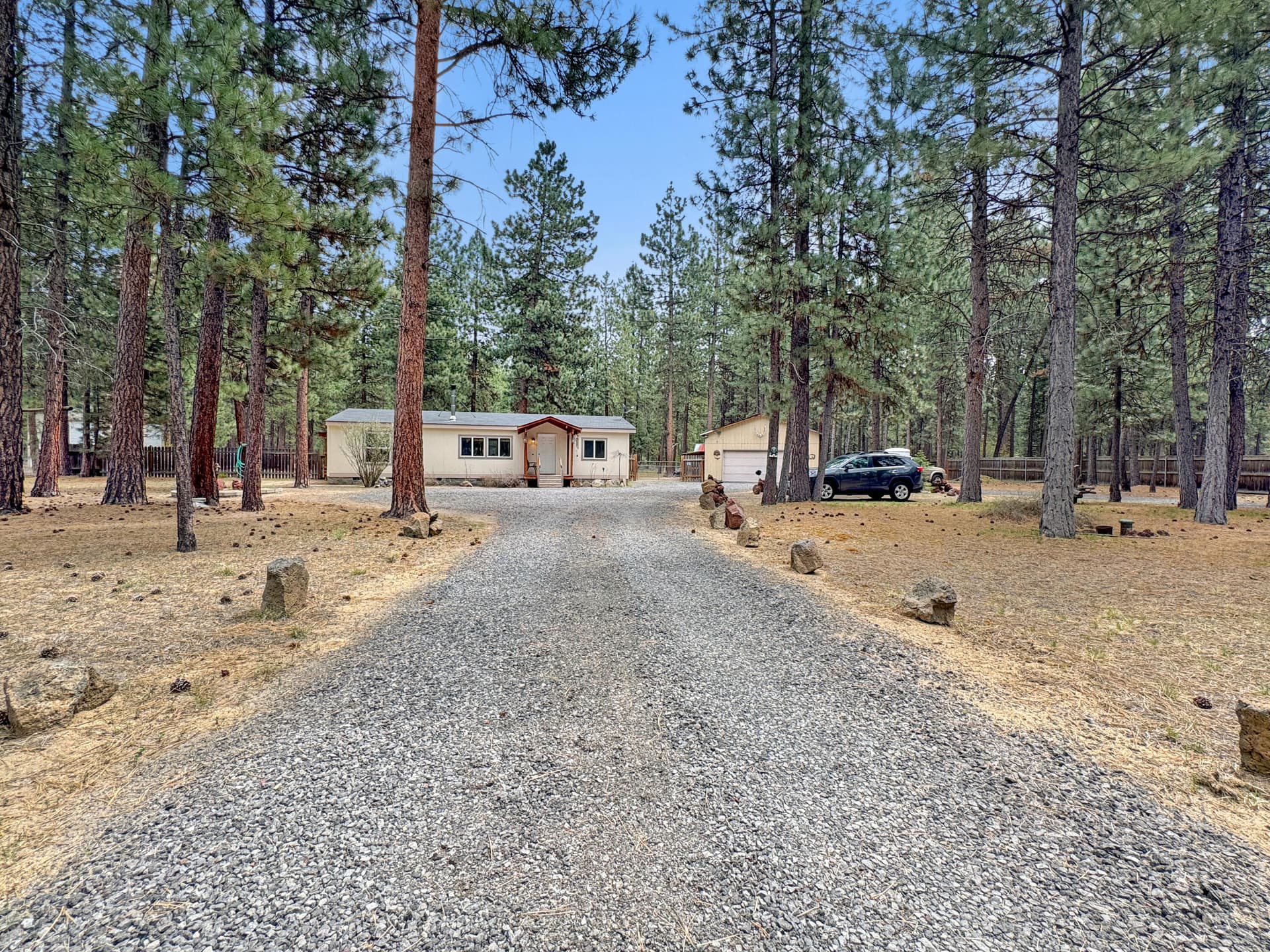 27d16bc83e97511223e7258bbf01d70d91e29b29. Photo 4 of 38, 51720 Pine Loop Drive, La Pine, OR 97739