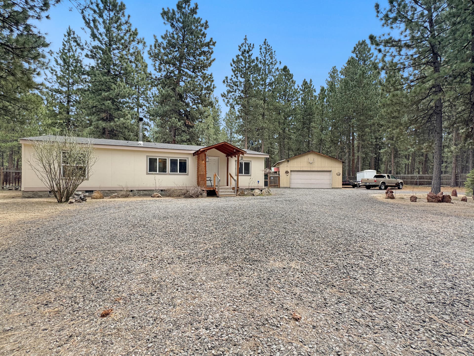 556dbfcc7a9ab8ec972314adb459eb0be1a89dbb. Photo 3 of 38, 51720 Pine Loop Drive, La Pine, OR 97739