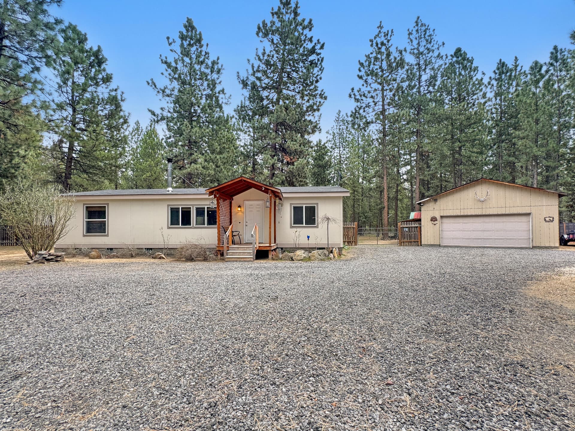 751a8e962dffd787825e1905f26449fd7dfe6e0f. Photo 2 of 38, 51720 Pine Loop Drive, La Pine, OR 97739