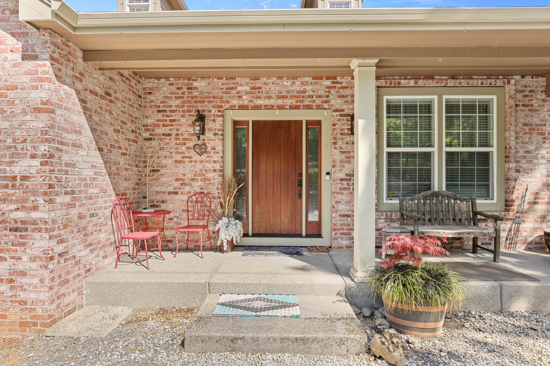 EP1A1253. Photo 2 of 43, 935 Applegate Street, Jacksonville, OR 97530