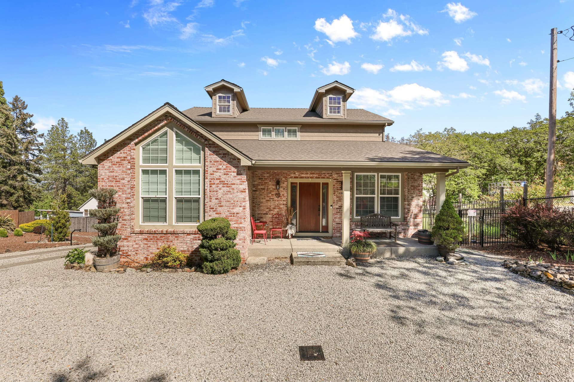 EP1A1256. Photo 1 of 43, 935 Applegate Street, Jacksonville, OR 97530
