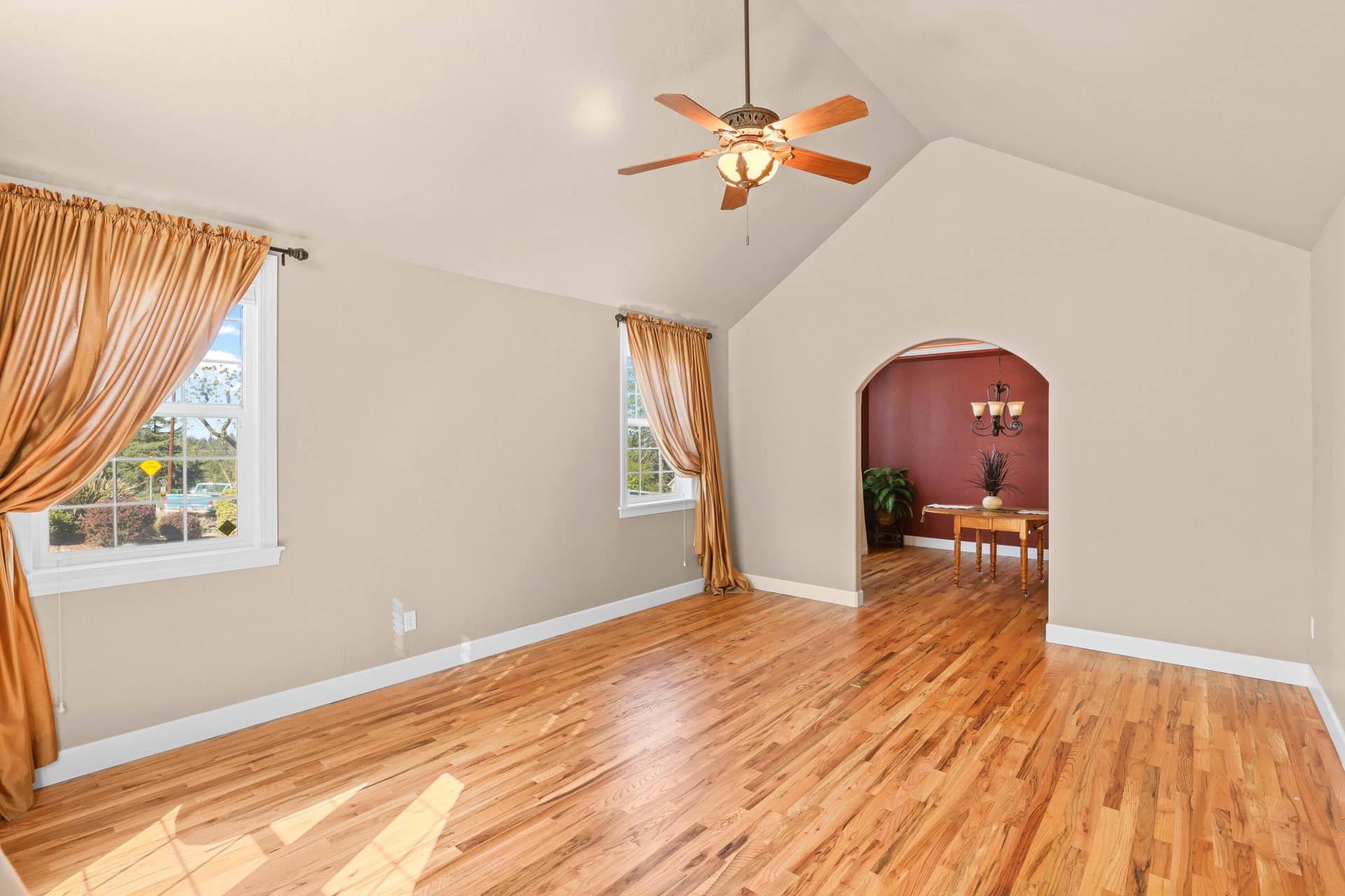 EP1A1271. Photo 4 of 43, 935 Applegate Street, Jacksonville, OR 97530