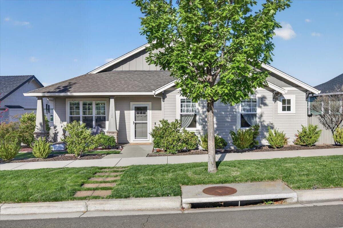 04-4. Photo 3 of 42, 1112 Stanford Avenue, Medford, OR 97504