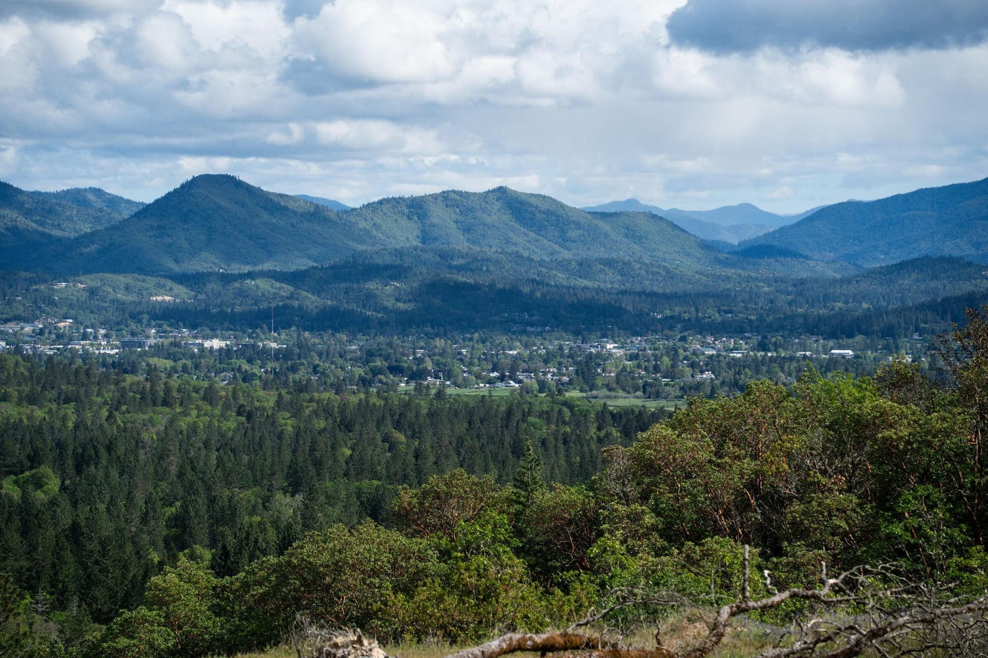 250A1. Photo 1 of 21, 250 Adams Way, Grants Pass, OR 97526