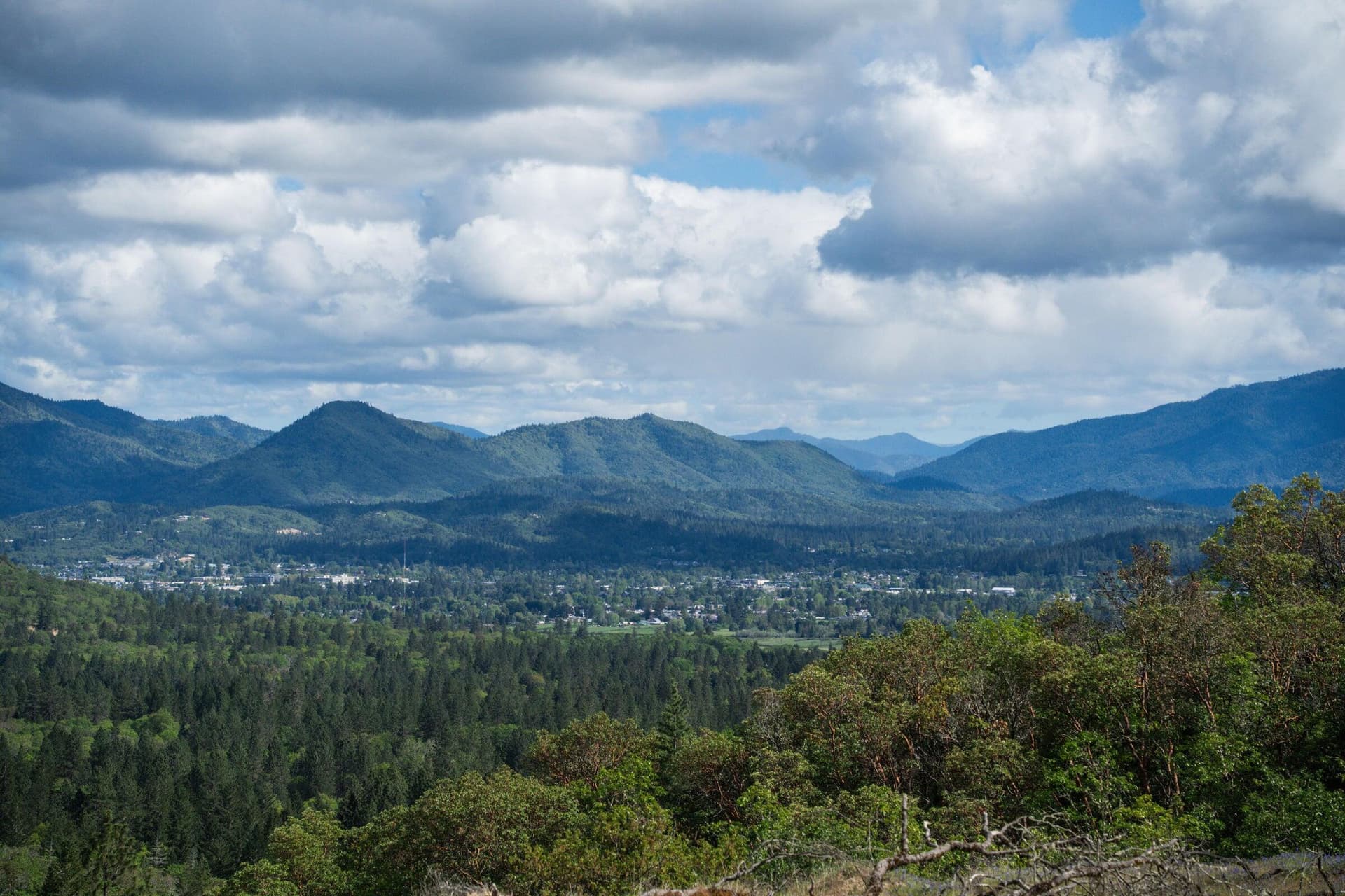 3. Photo 3 of 21, 250 Adams Way, Grants Pass, OR 97526