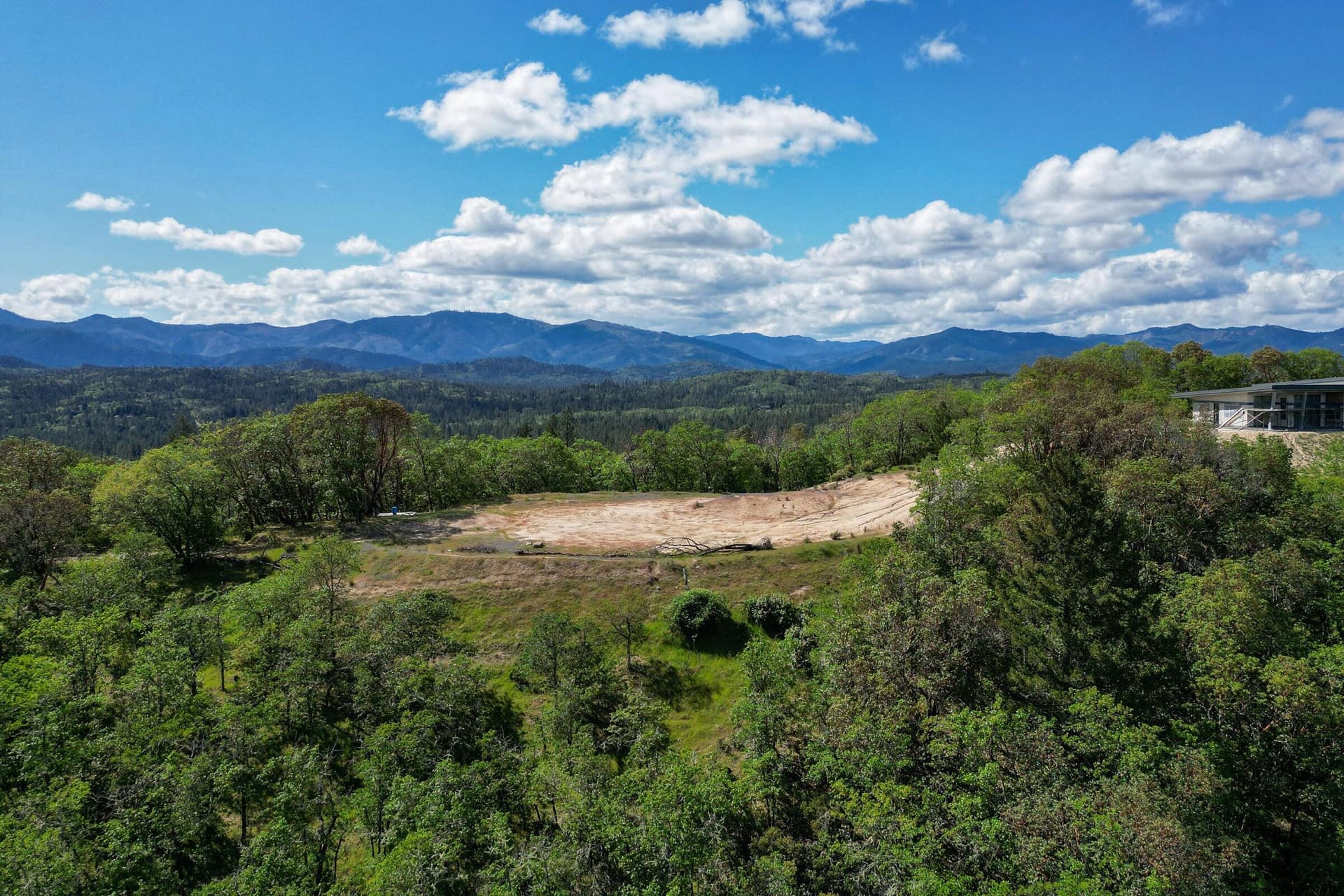 4. Photo 4 of 21, 250 Adams Way, Grants Pass, OR 97526