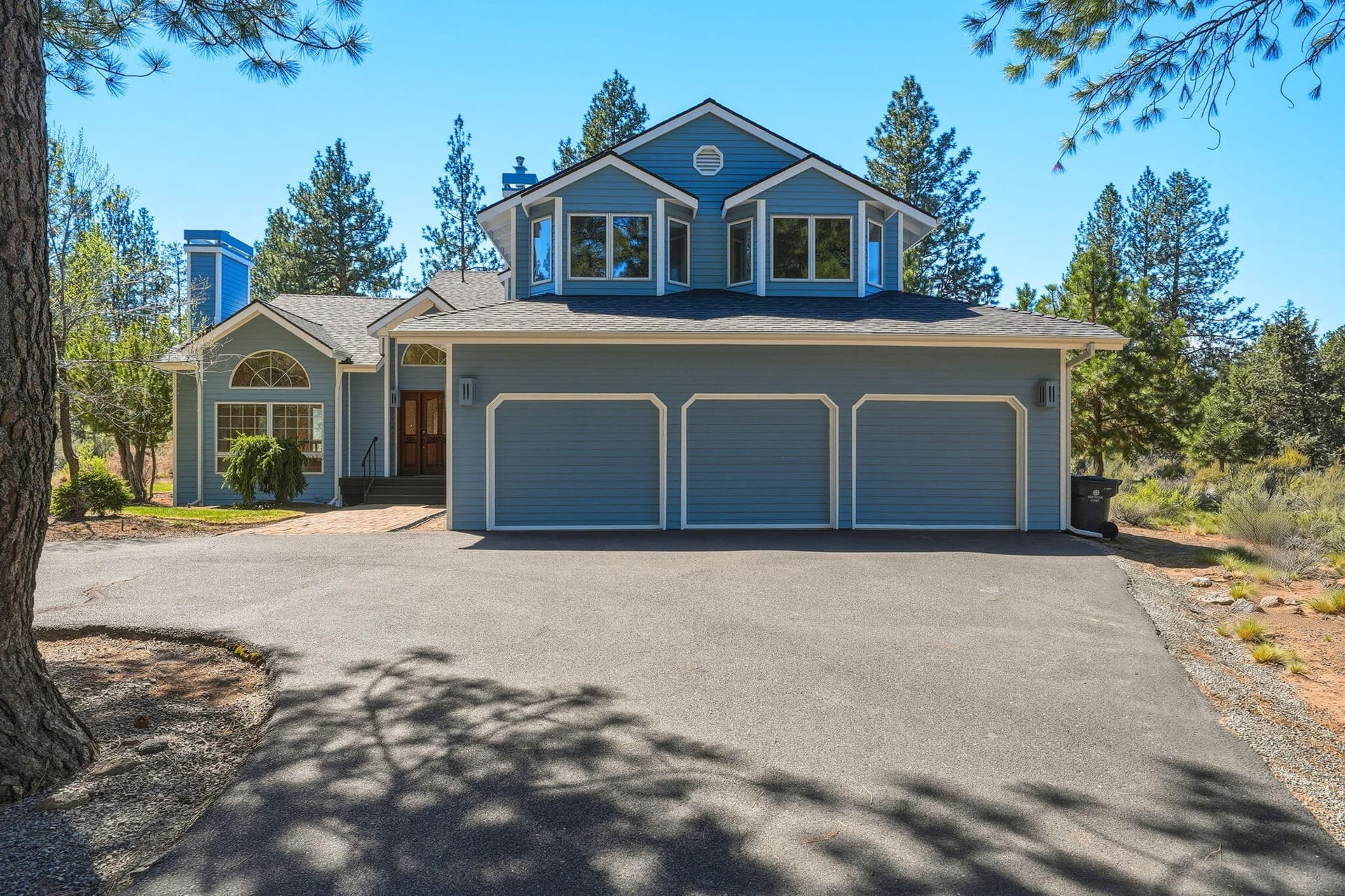 6-web-or-mls-Riley_Visuals_043_Exterior. Photo 2 of 83, 60309 Tall Pine Avenue, Bend, OR 97702