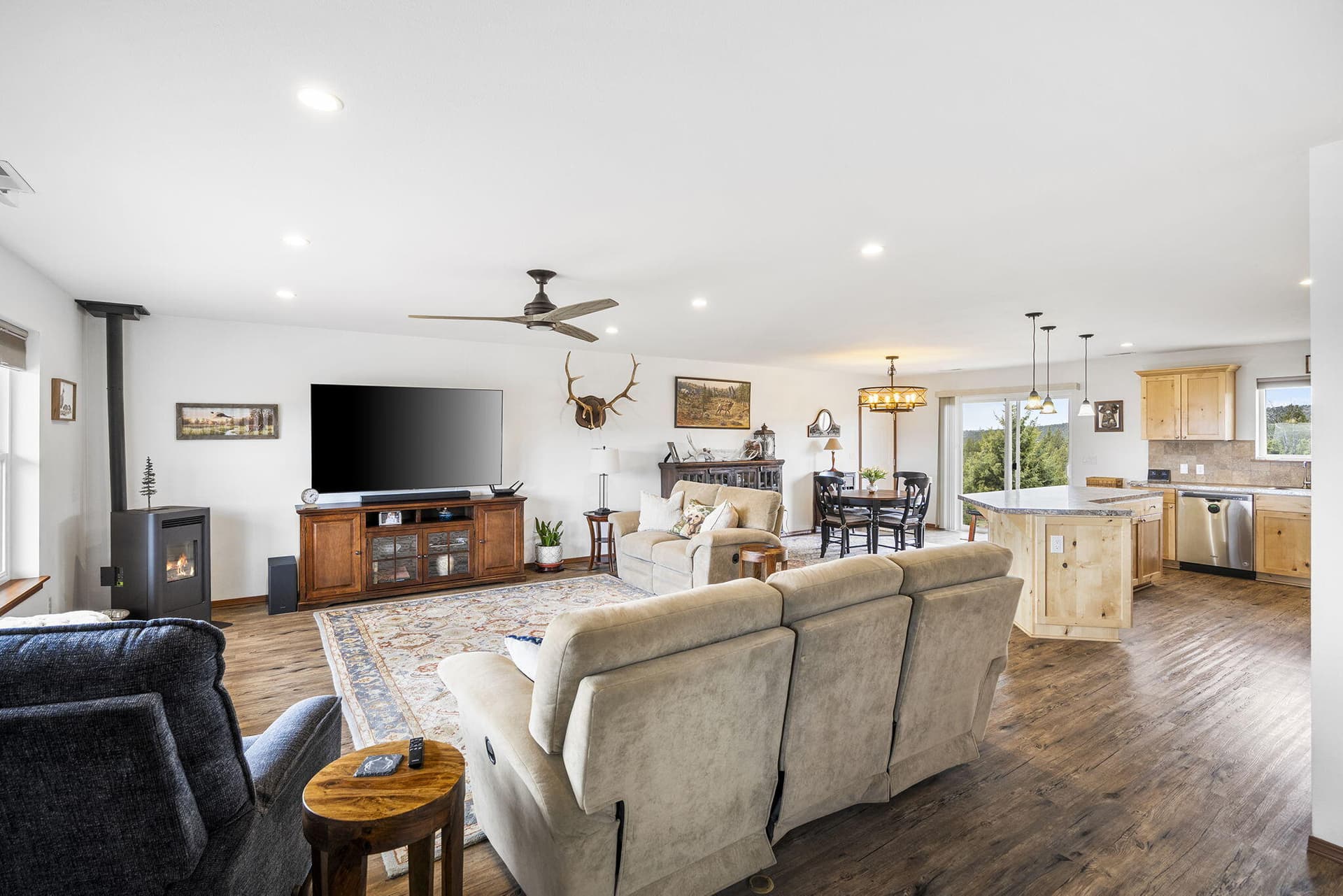 Great Room. Photo 4 of 55, 11417 SE Lazy Back Lane, Prineville, OR 97754