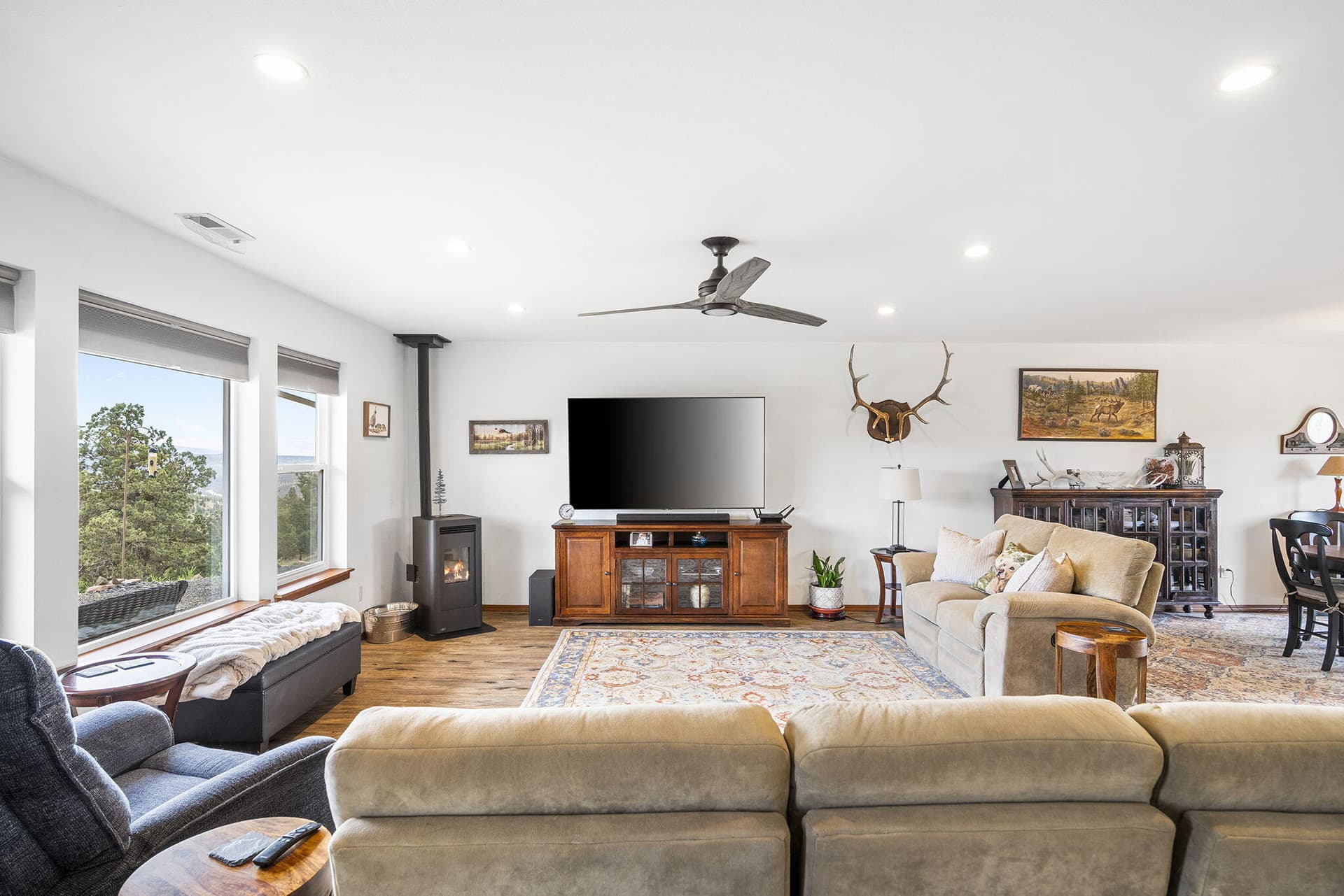 Great Room. Photo 5 of 55, 11417 SE Lazy Back Lane, Prineville, OR 97754