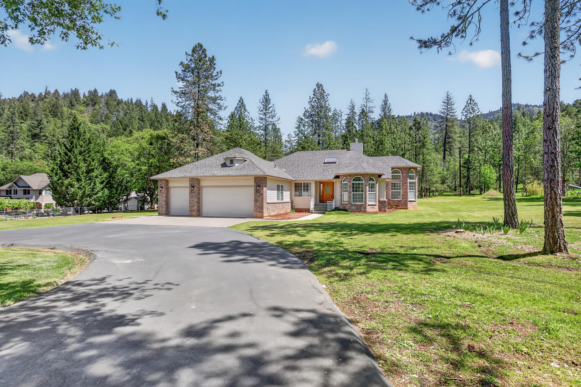 9R9A5239. Photo 2 of 58, 459 Savage Creek Road, Grants Pass, OR 97527