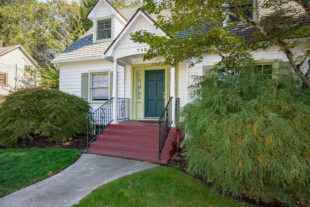 1a. Photo 3 of 52, 719 NW 3rd Street, Grants Pass, OR 97526