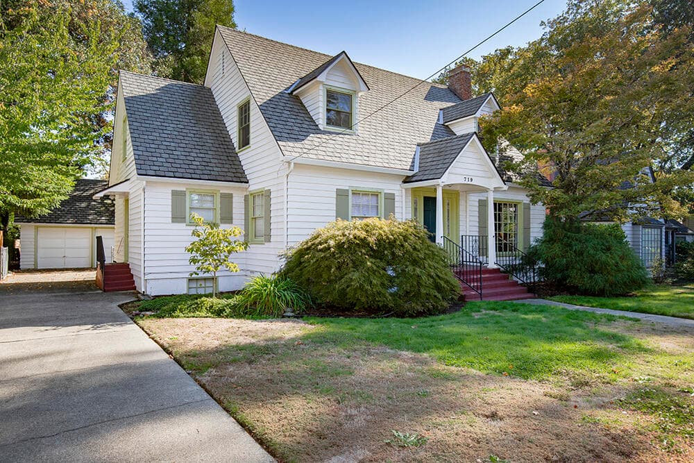 2. Photo 1 of 52, 719 NW 3rd Street, Grants Pass, OR 97526