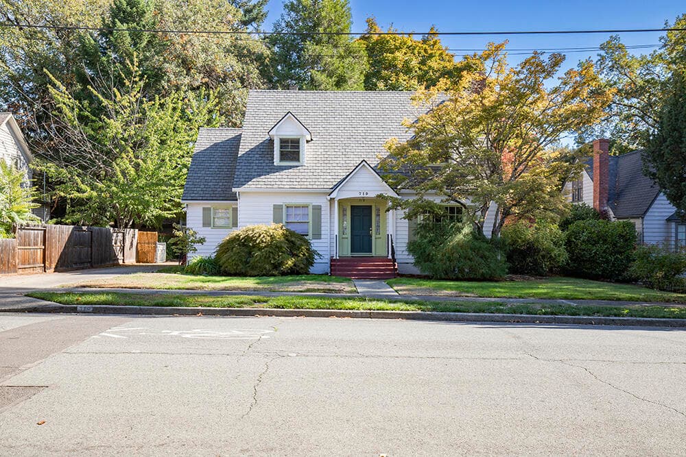 2a. Photo 4 of 52, 719 NW 3rd Street, Grants Pass, OR 97526