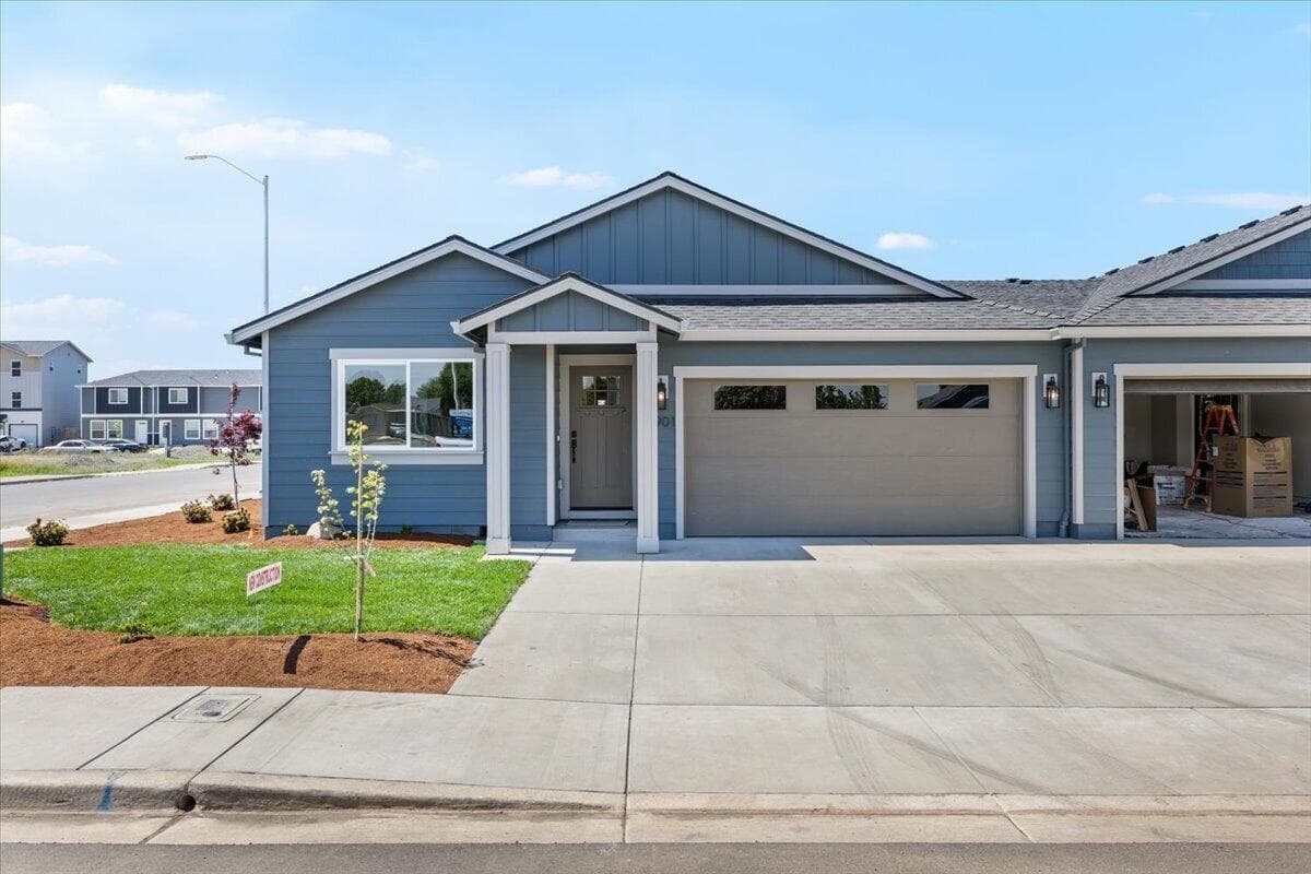 02-CI_4660. Photo 2 of 28, 7901 Alyce Mae Way, White City, OR 97503