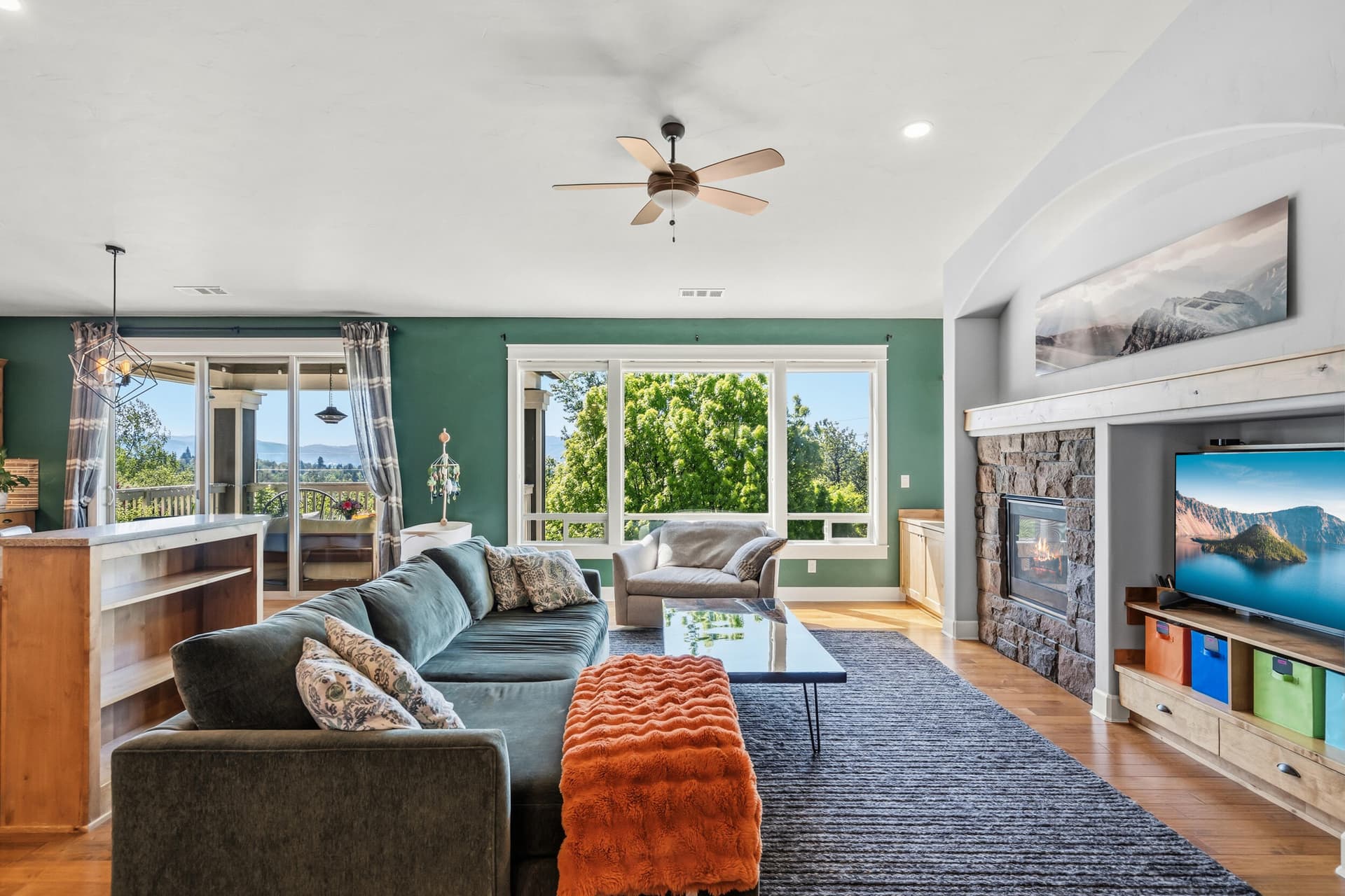 Great Room. Photo 5 of 48, 536 W La Strada Circle, Medford, OR 97504