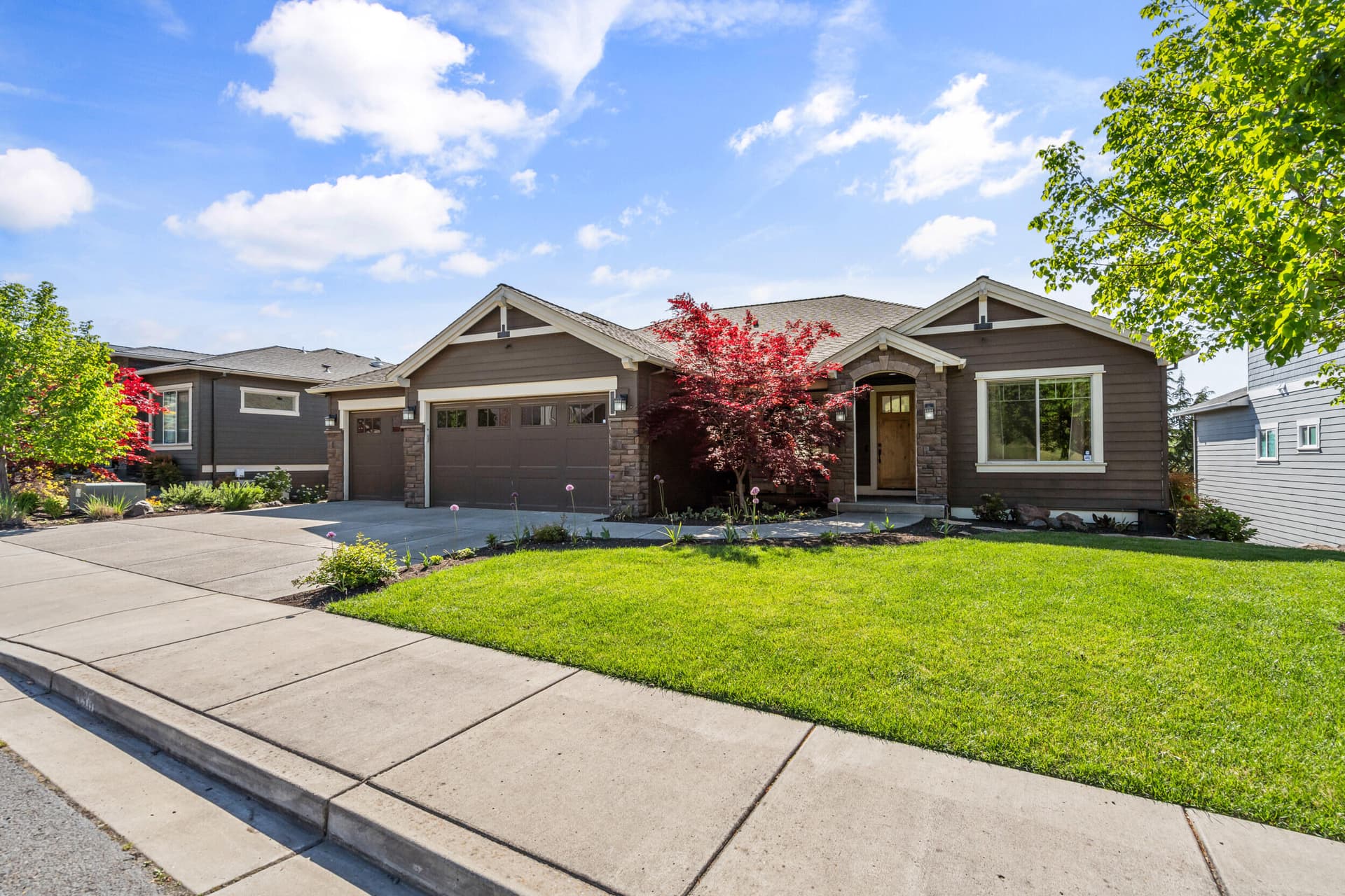 Front. Photo 2 of 48, 536 W La Strada Circle, Medford, OR 97504