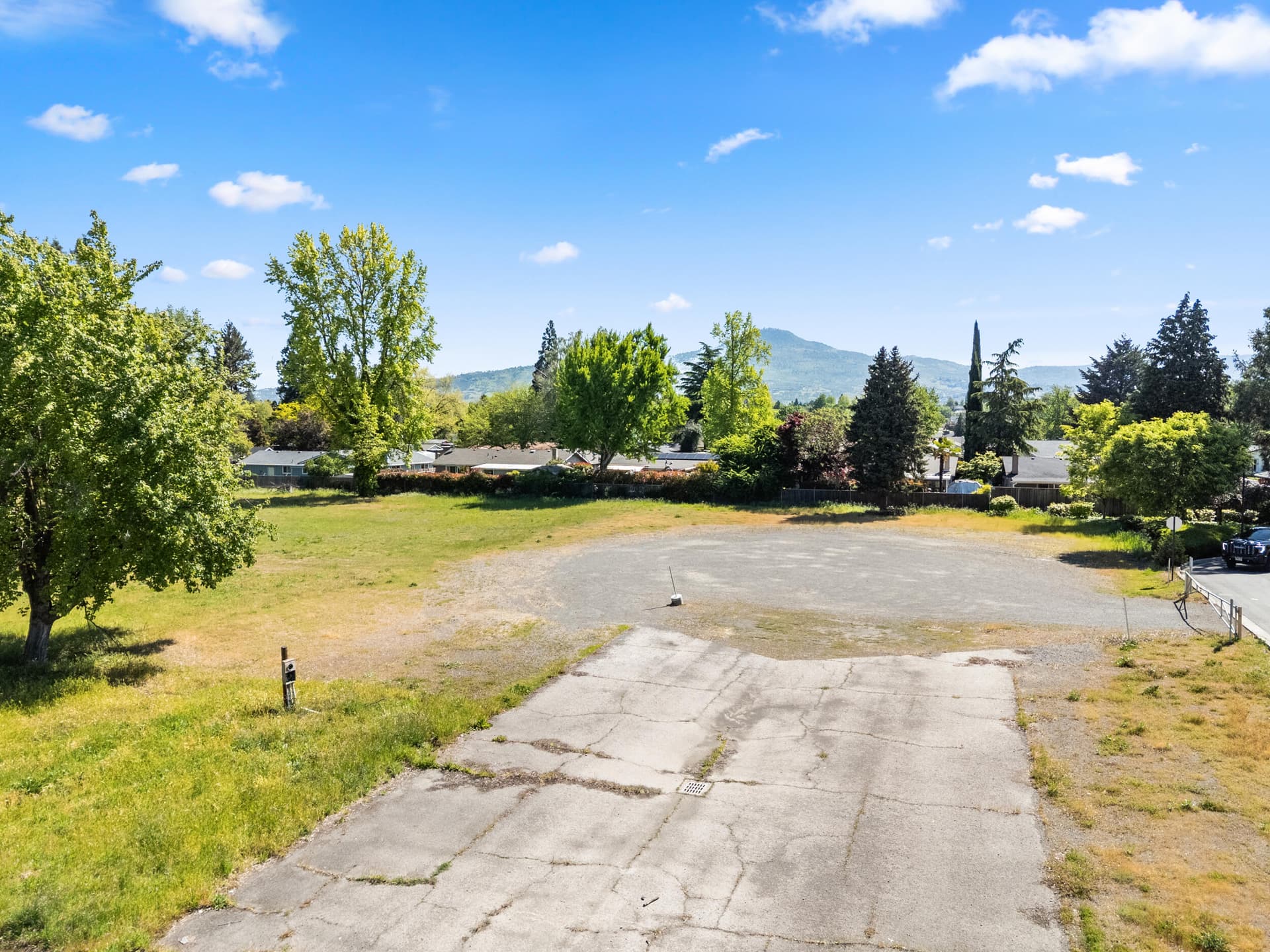 3_1370 poplar dr, medford, or 97504-dr-0. Photo 3 of 13, 1370 Poplar Drive, Medford, OR 97504