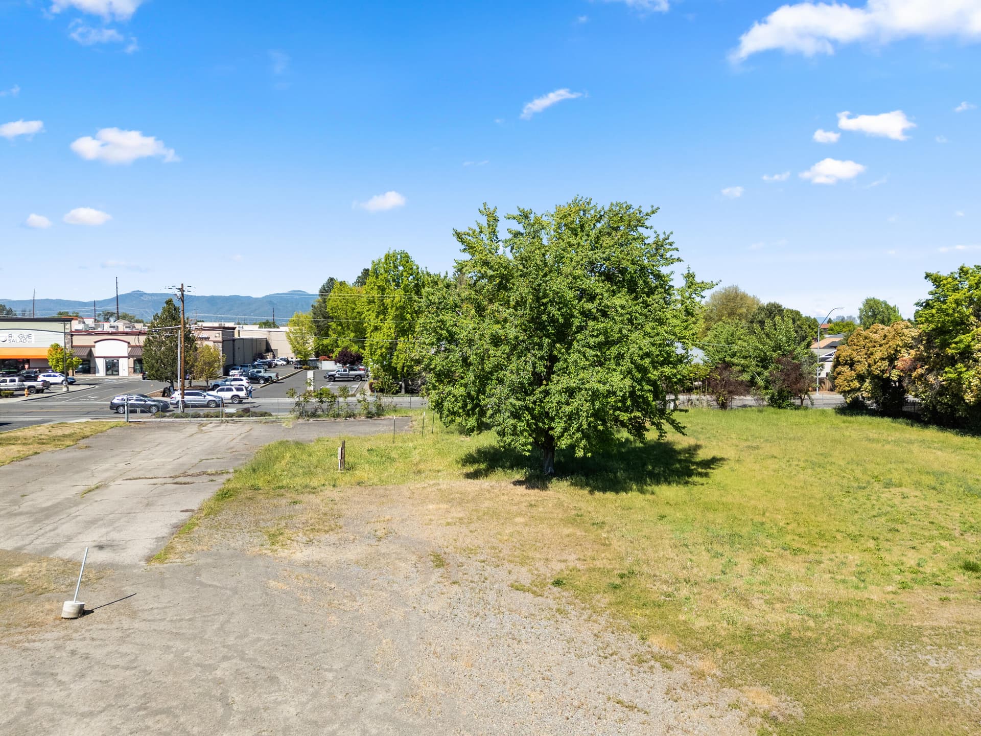 5_1370 poplar dr, medford, or 97504-dr-0. Photo 5 of 13, 1370 Poplar Drive, Medford, OR 97504