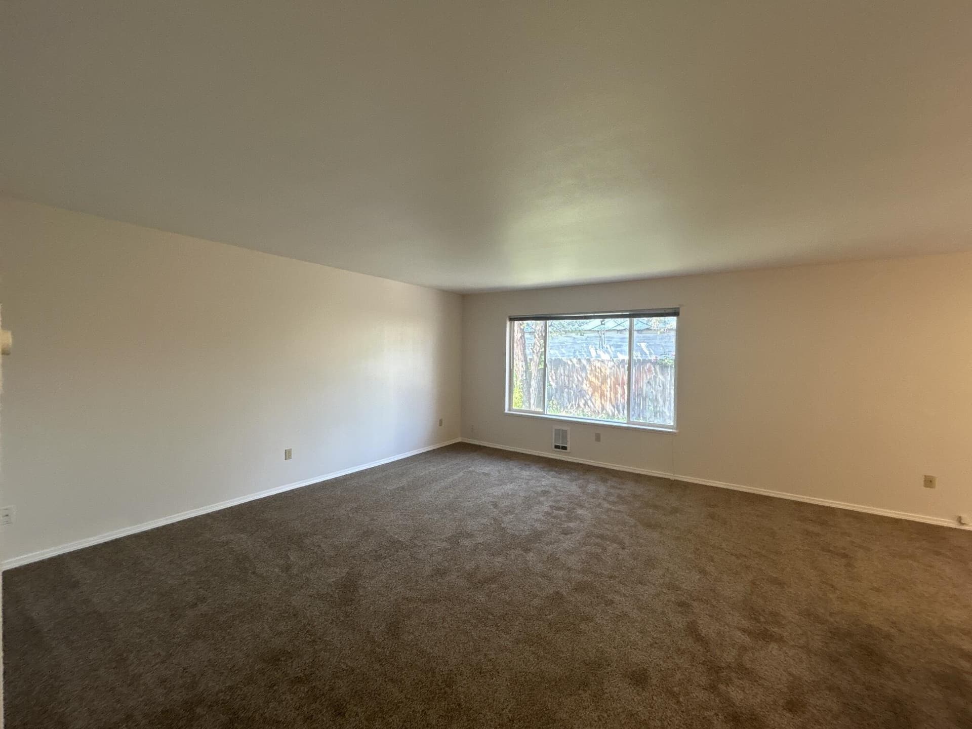 2211 Bed1. Photo 5 of 23, 2211 SW Quartz Avenue, Redmond, OR 97756