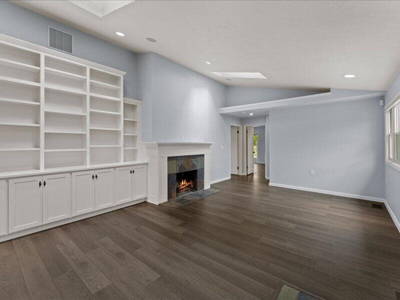 LIVING ROOM. Photo 4 of 105, 84115 N Enterprise Road, Pleasant Hill, OR 97455