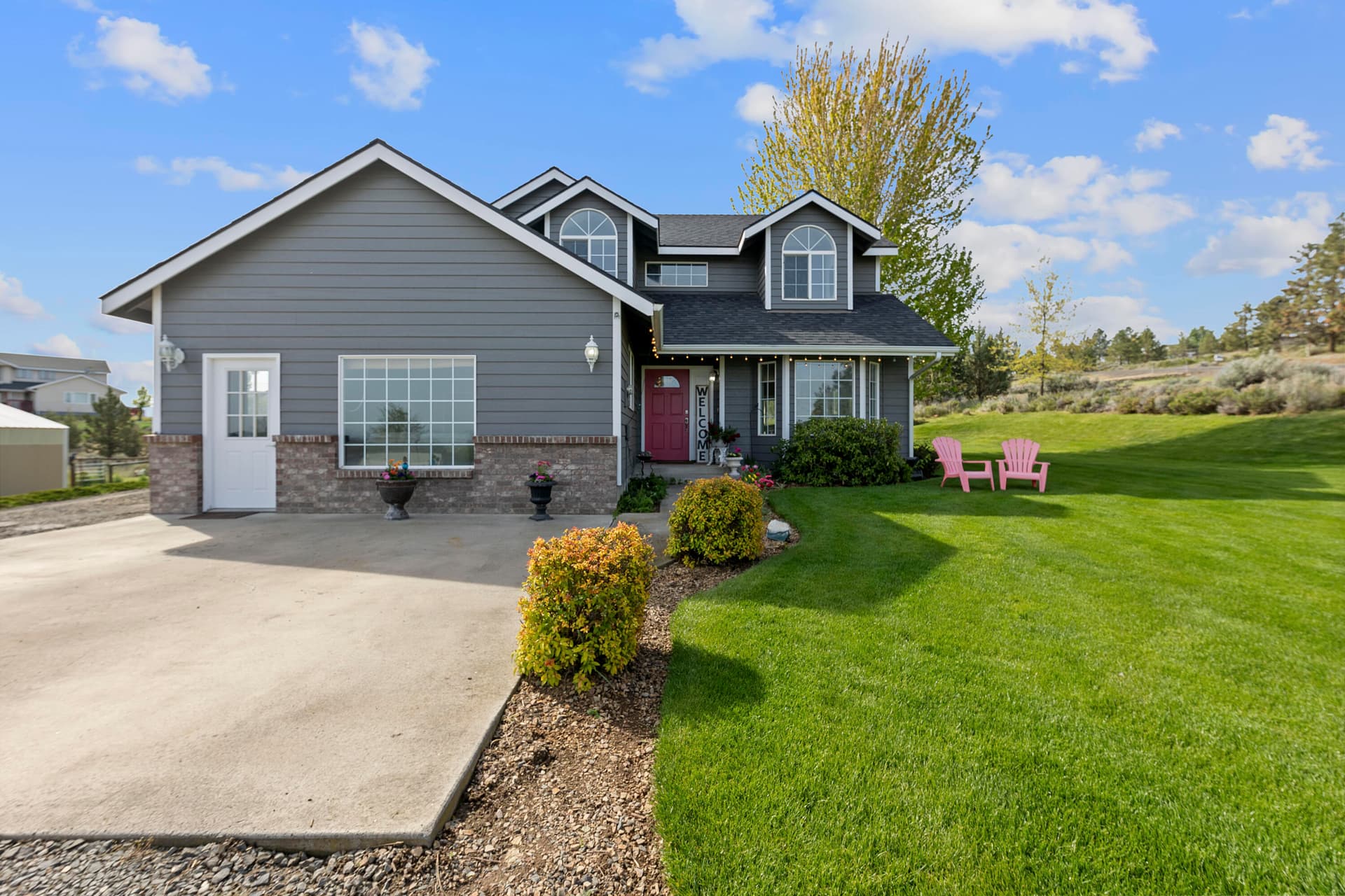 Great Room. Photo 5 of 46, 2045 NE Camas Lane, Madras, OR 97741