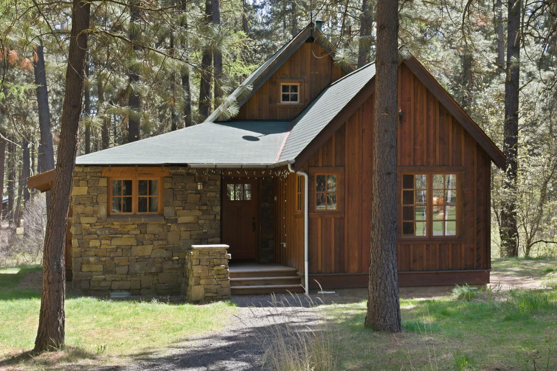 Cabin 18, Lake Creek Lodge, Camp Sherman. Photo 1 of 33, 13375 SW Forest Service Road Unit Cabin 18 , U1, Camp Sherman, OR 97730