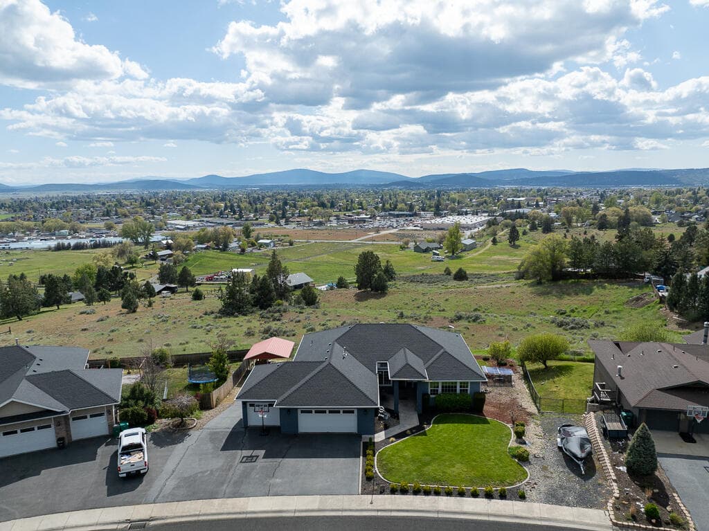 Sweeping Views. Photo 2 of 50, 2212 Kimberly Drive, Klamath Falls, OR 97603