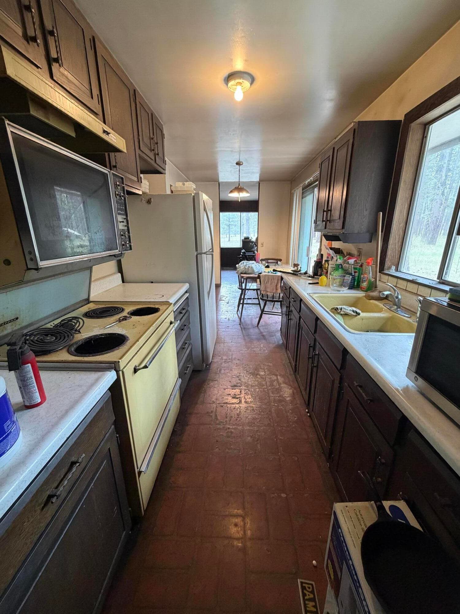Kitchen. Photo 4 of 26, 24460 Meadow Lane, Sprague River, OR 97639