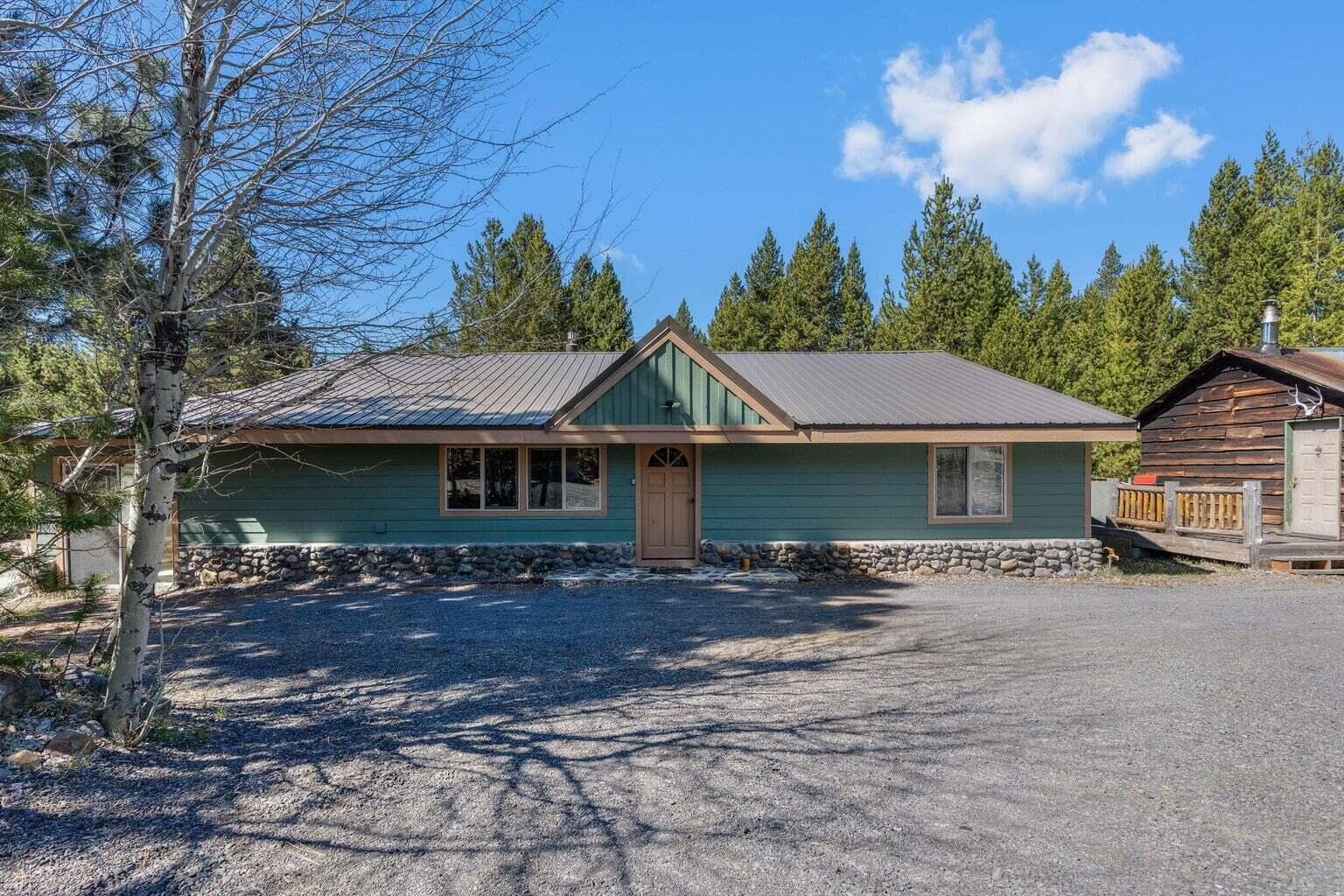 4. Photo 4 of 37, 18142 Highway 58, Crescent Lake, OR 97733