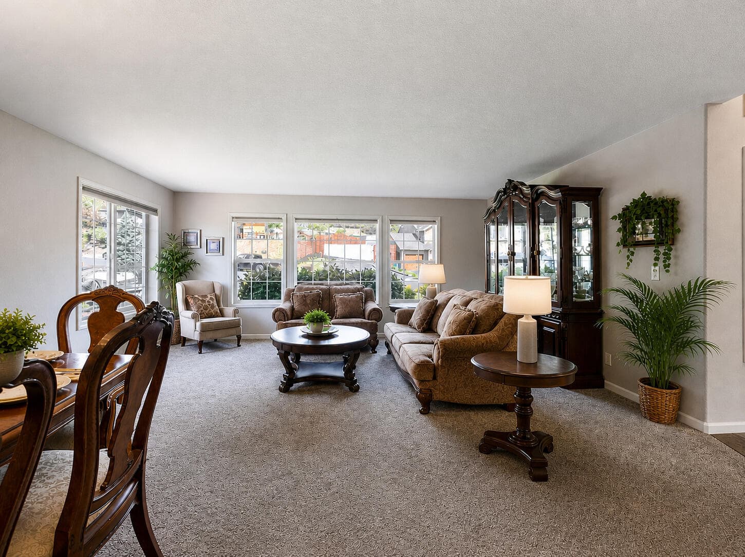 Formal Living. Photo 3 of 50, 2212 Kimberly Drive, Klamath Falls, OR 97603