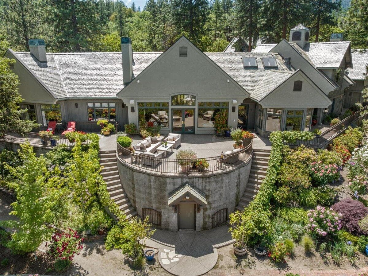 1. Photo 1 of 60, 500 Ashland Loop Road, Ashland, OR 97520