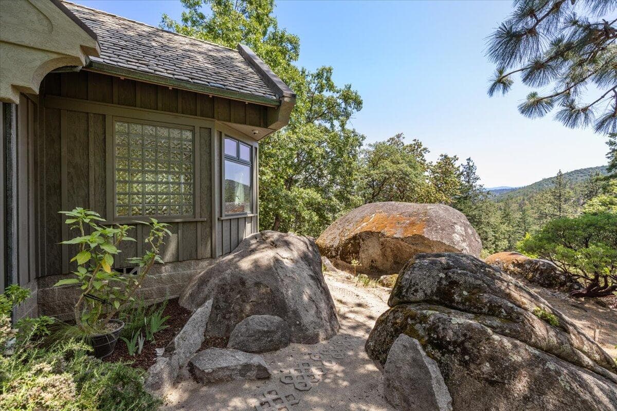 4. Photo 4 of 60, 500 Ashland Loop Road, Ashland, OR 97520