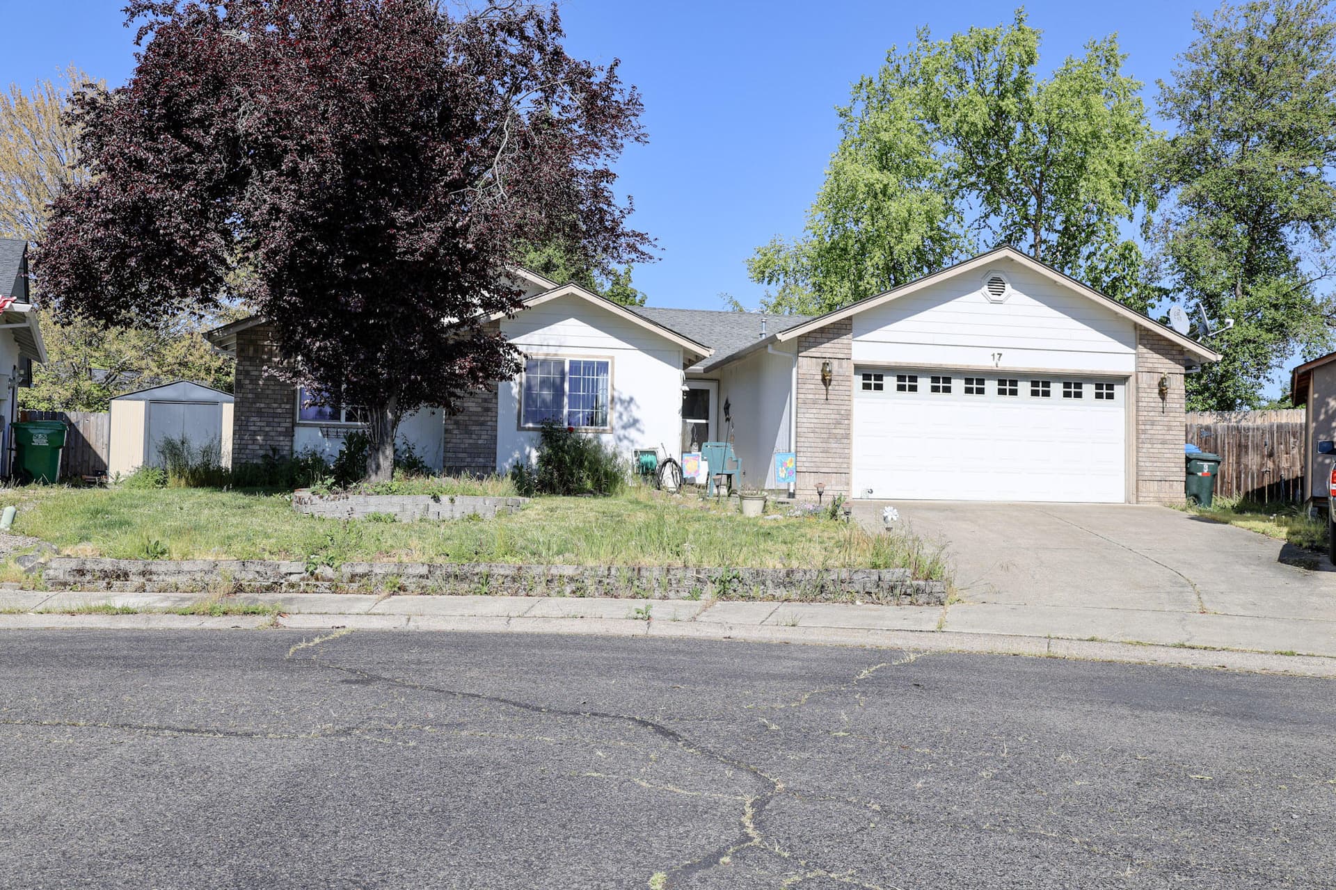 2. Photo 1 of 14, 17 Blue Heron Court, Eagle Point, OR 97524