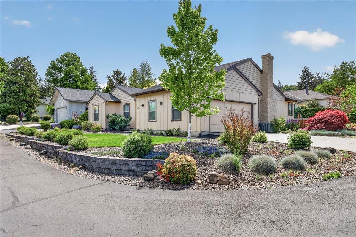 02-2. Photo 1 of 33, 2458 Republic Way, Medford, OR 97504