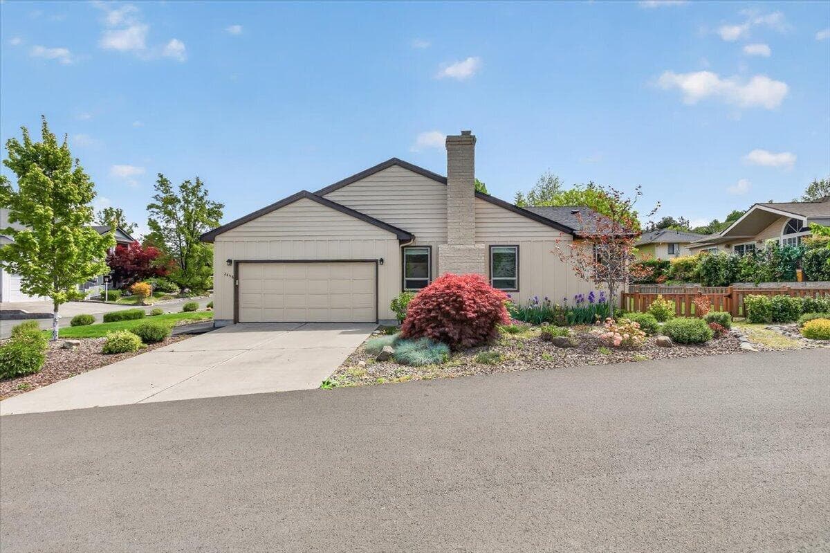 03-3. Photo 3 of 33, 2458 Republic Way, Medford, OR 97504