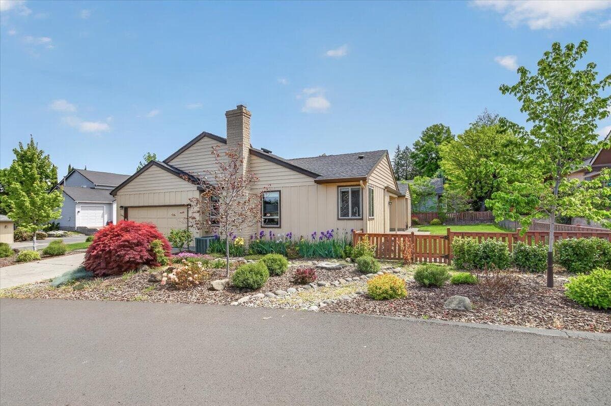 05-5. Photo 4 of 33, 2458 Republic Way, Medford, OR 97504