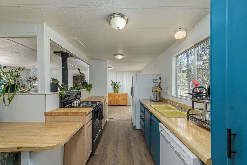 Kit 2. Photo 4 of 27, 149471 Midstate Road, La Pine, OR 97739