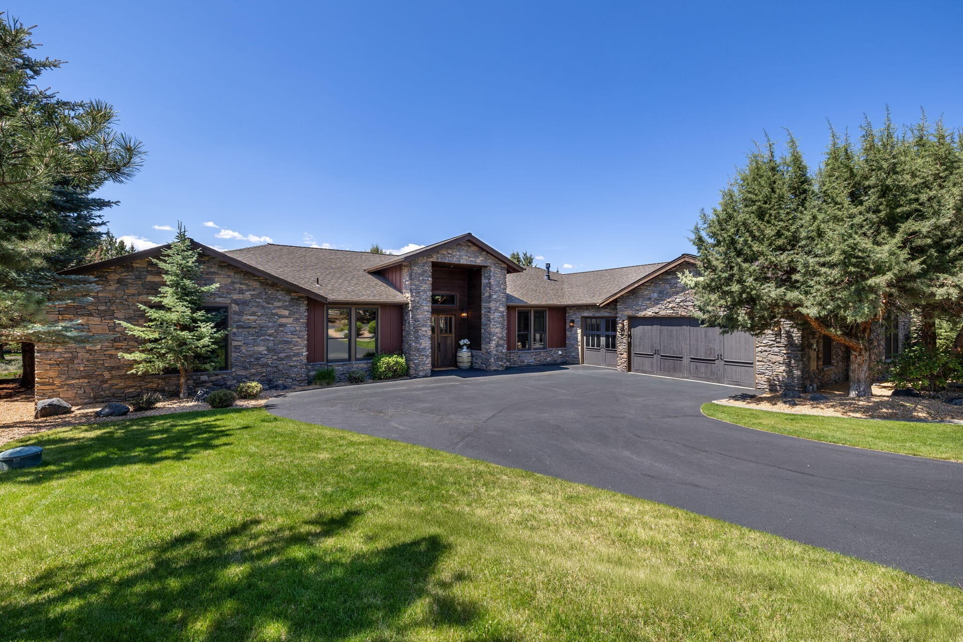 6. Photo 2 of 73, 1144 Highland View Loop, Redmond, OR 97756