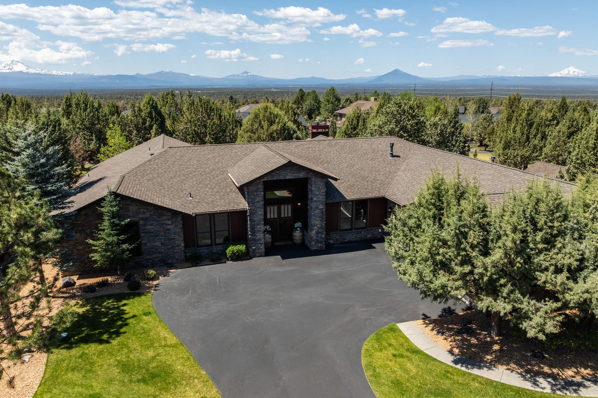 39. Photo 1 of 73, 1144 Highland View Loop, Redmond, OR 97756