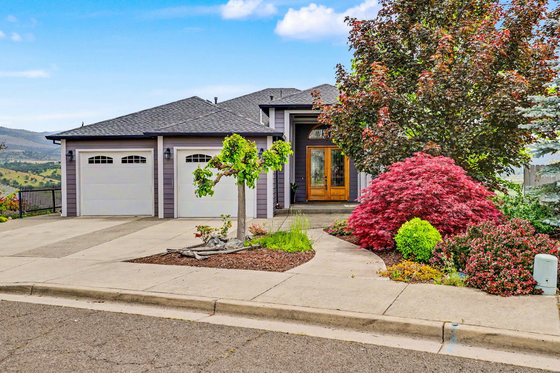 1. Photo 1 of 55, 817 Amerman Drive, Phoenix, OR 97535