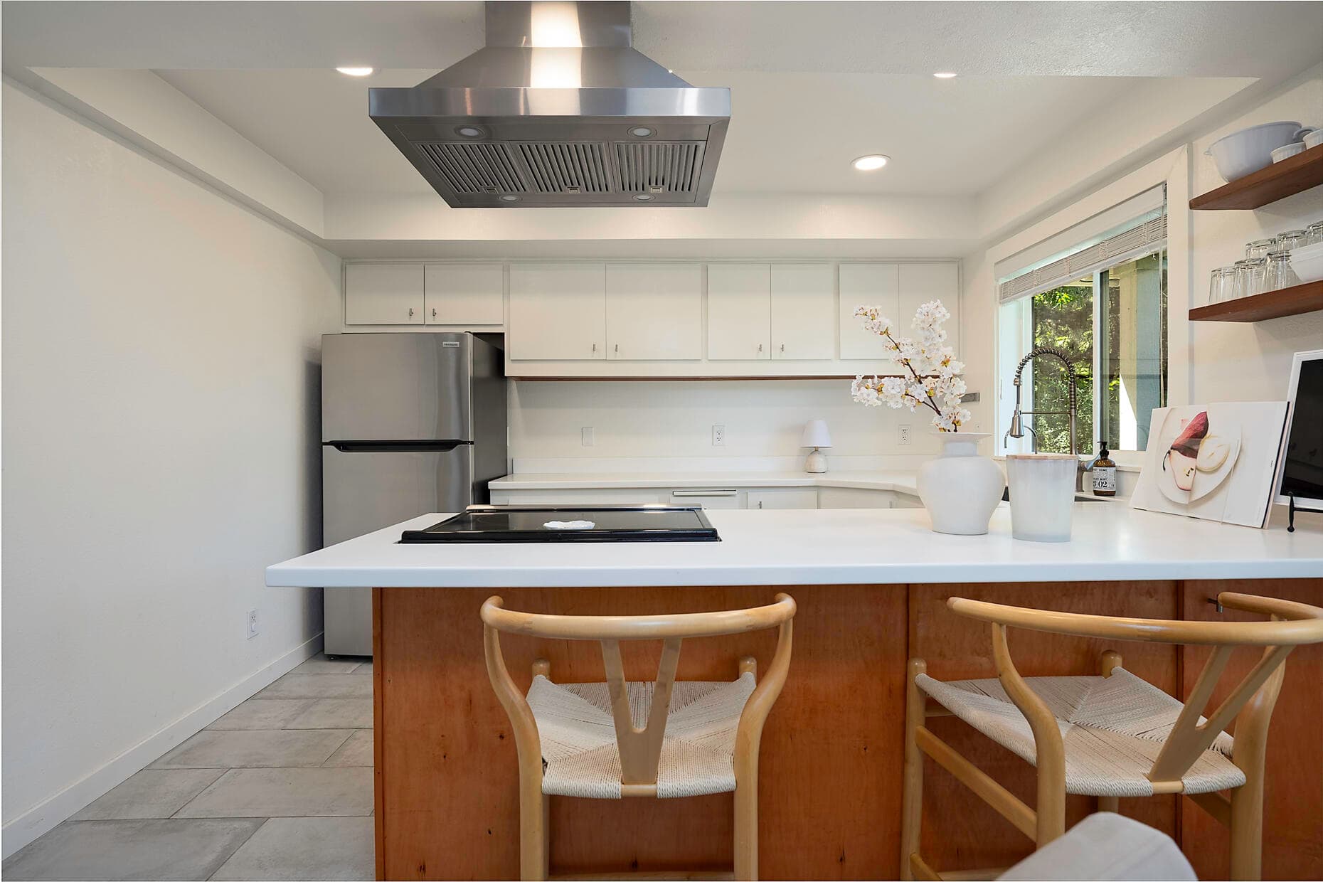 Breakfast bar. Photo 5 of 38, 23 San Marcos Drive, Medford, OR 97504