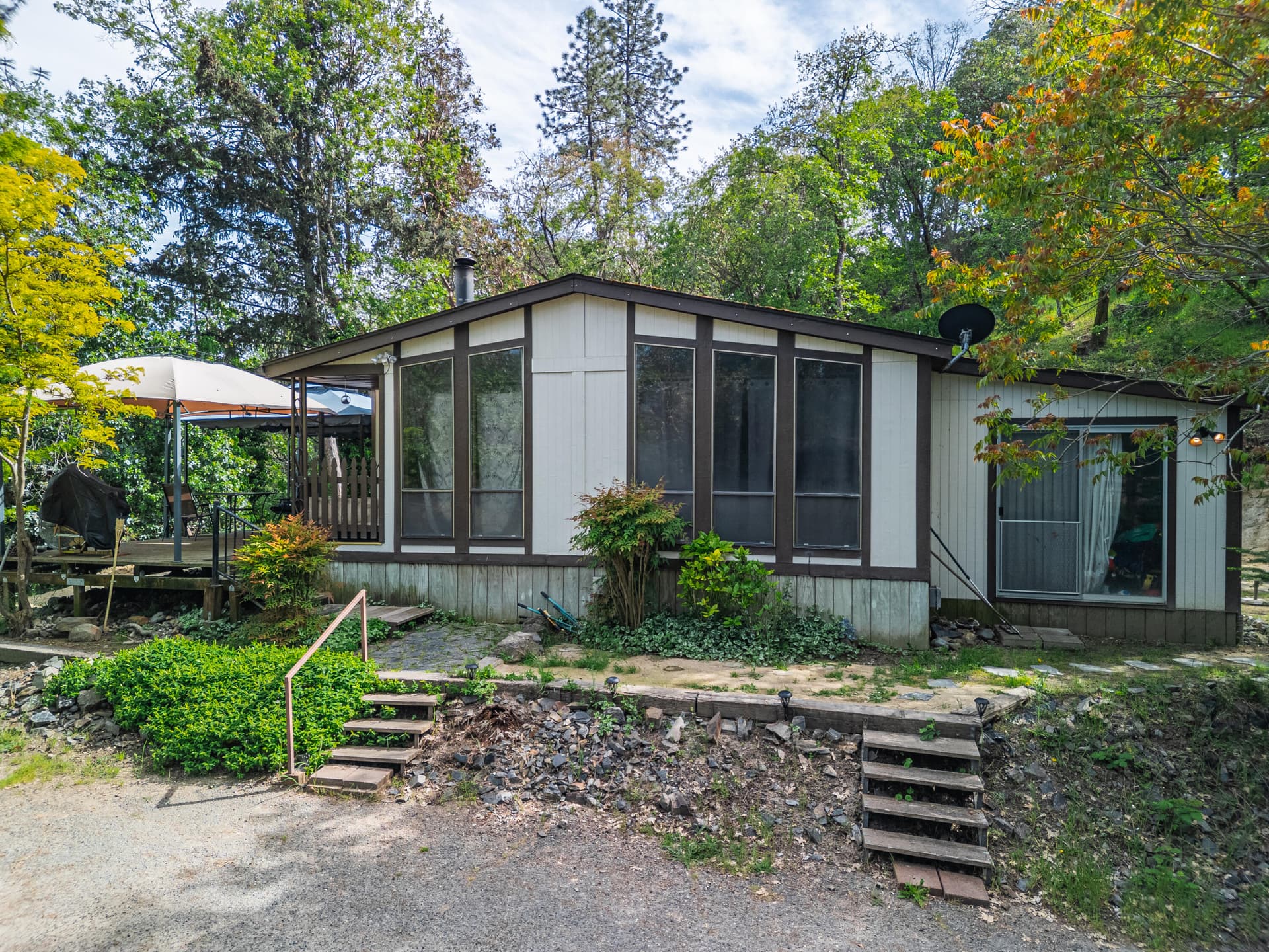 front from distance good shot. Photo 1 of 32, 767 Bailey Drive, Grants Pass, OR 97527