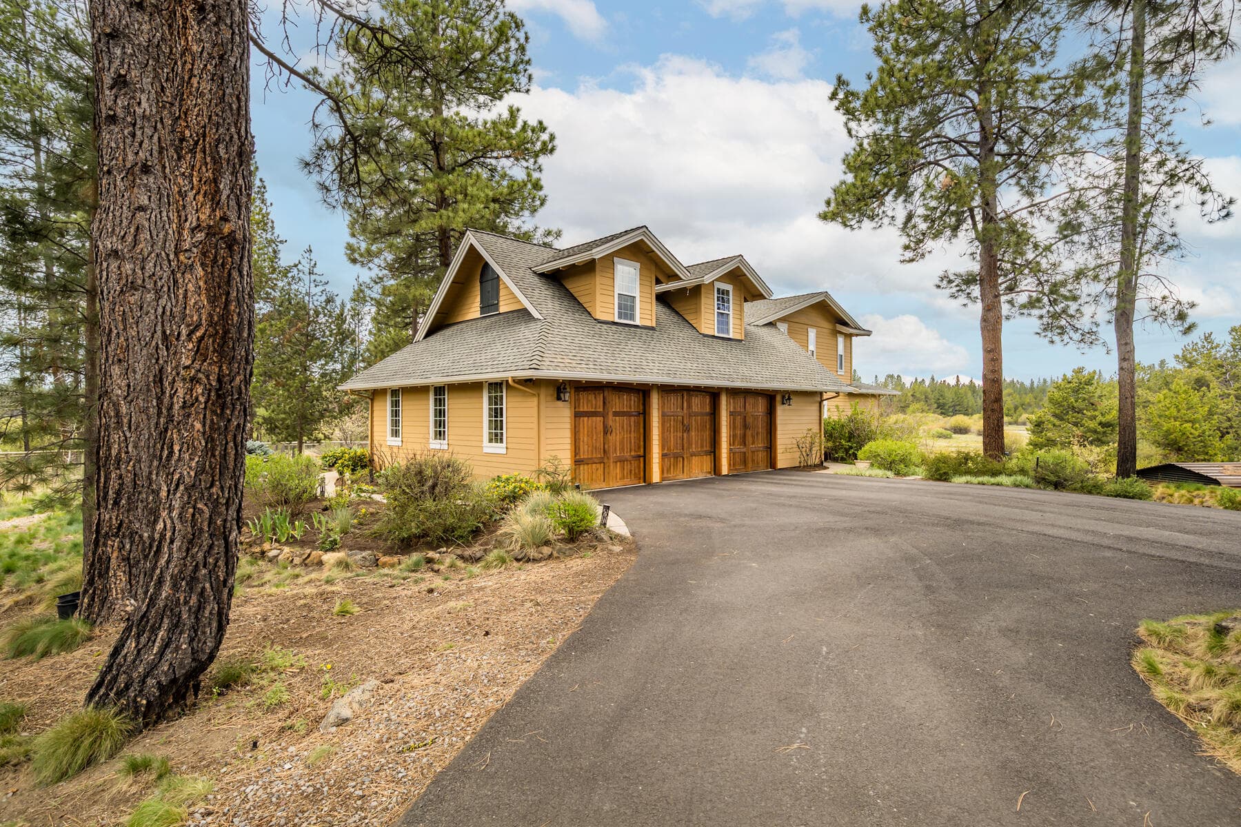 JH5_1959. Photo 4 of 79, 54641 Silver Fox Drive, Bend, OR 97707