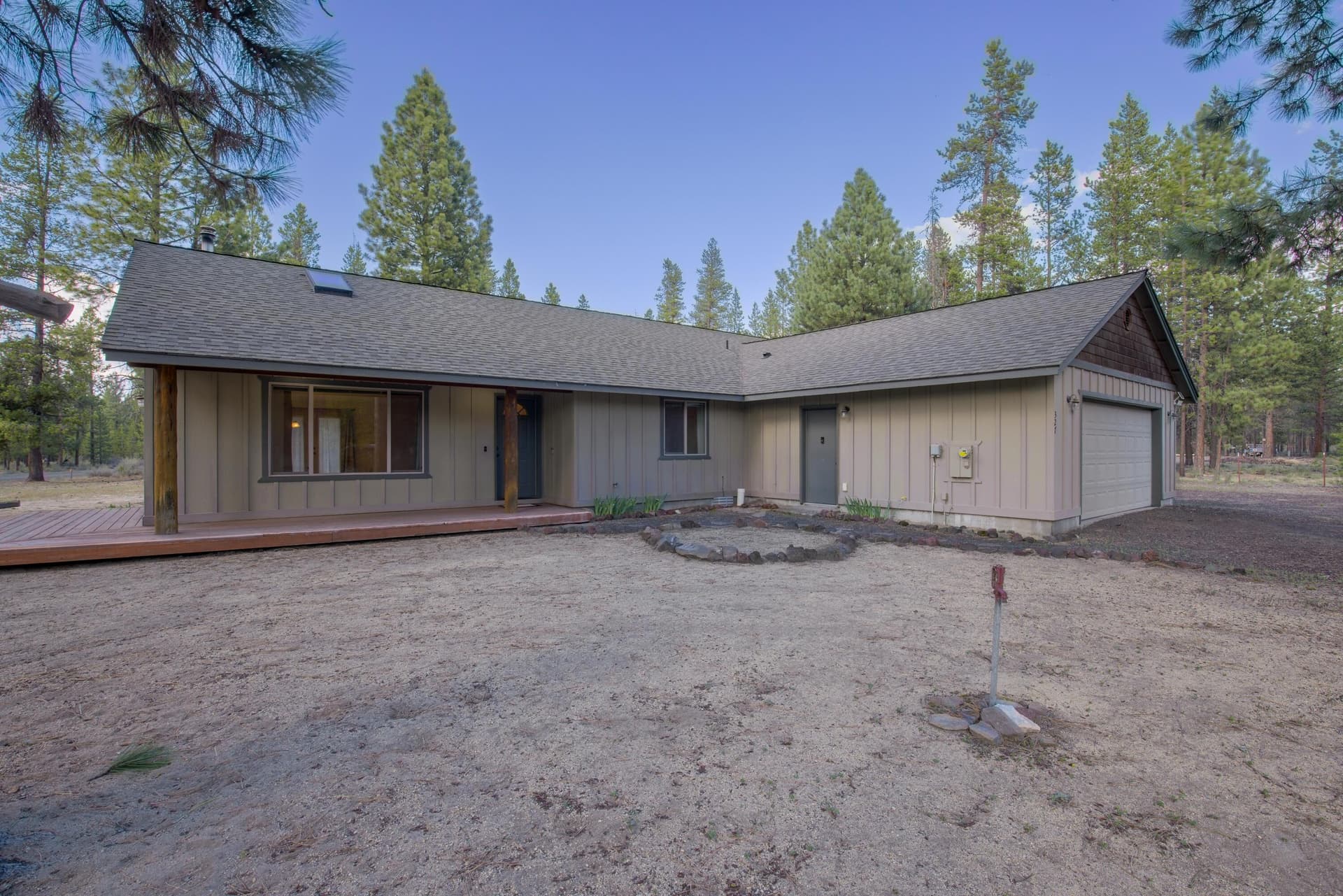 Beautiful NW style Single level. Photo 2 of 37, 327 Chapman Street, Gilchrist, OR 97737