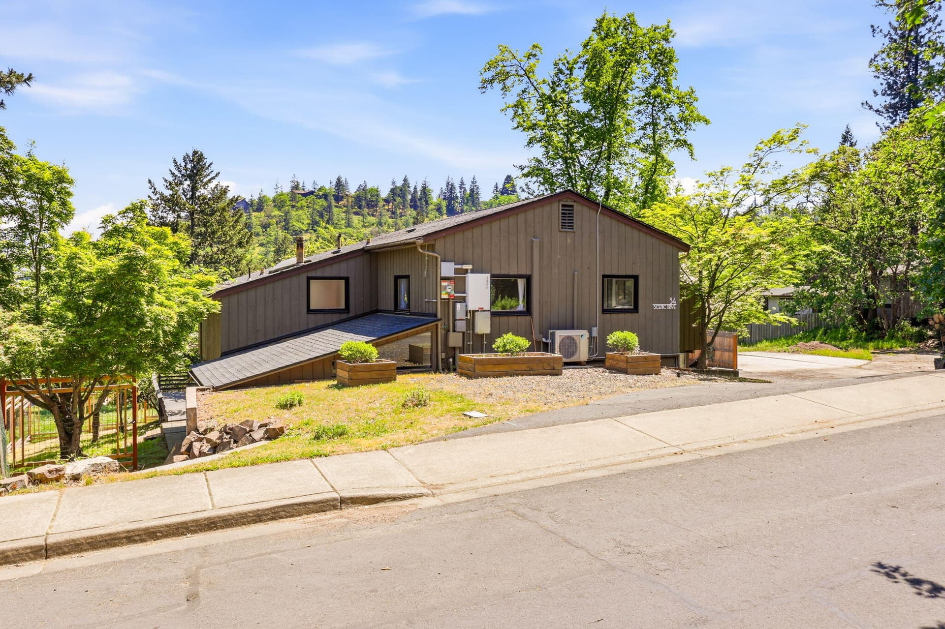 ApxSD200018. Photo 1 of 90, 34 Scenic Drive, Ashland, OR 97520