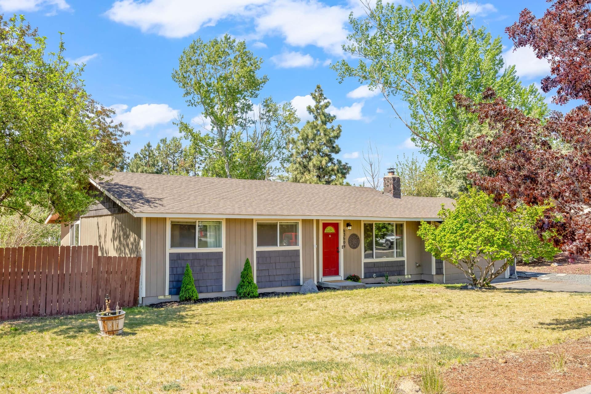 02. Photo 2 of 37, 63609 Hunters Circle, Bend, OR 97701