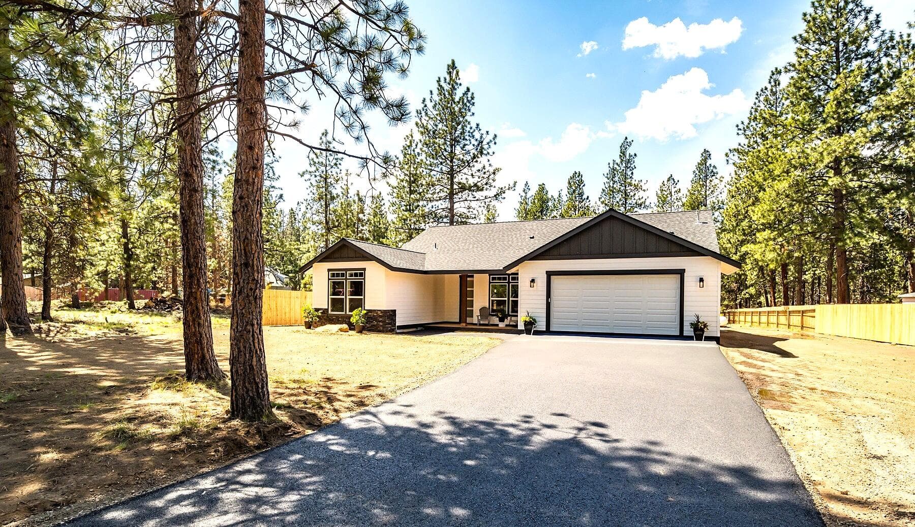 JH5_2049X. Photo 5 of 37, 60163 Crater Road, Bend, OR 97702