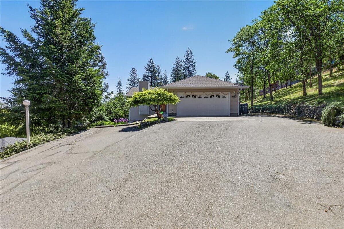 09-7. Photo 5 of 49, 1020 Walker Avenue, Ashland, OR 97520